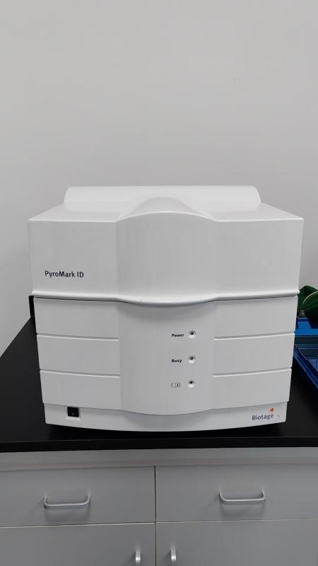 样品在样品瓶中经孵化器加热放入样品盘